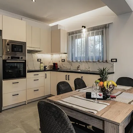 ヴィラ Lumior Lux Essence By 'elite'