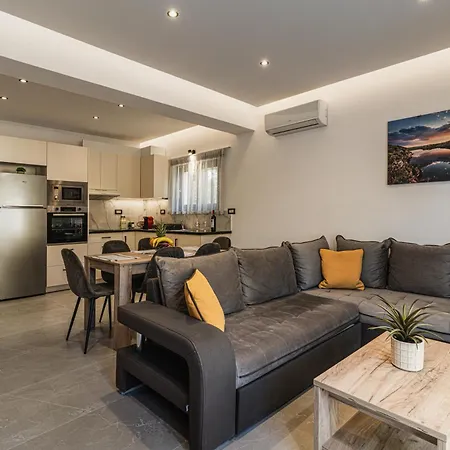 Lumior Lux Essence By 'elite' ヴィラ Kalliteros