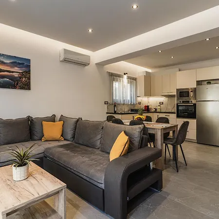 ヴィラ Lumior Lux Essence By 'elite' *